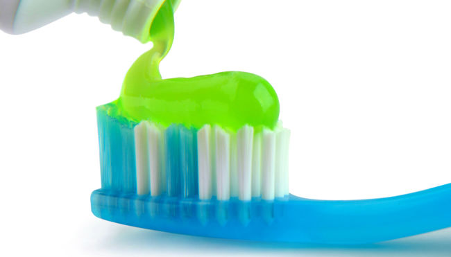 Coge dato… Cómo usar la pasta dental como una prueba de embarazo