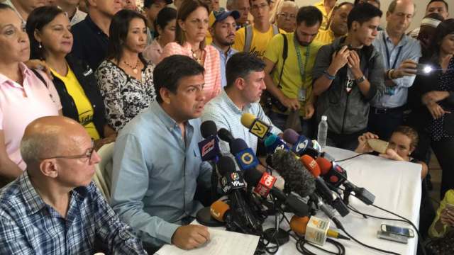 Carlos Ocariz en rueda de prensa // Foto La Patilla.com