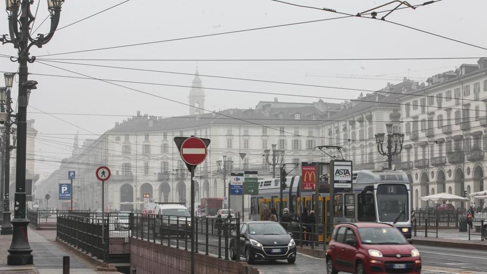 Alerta en Turín: Ordenan cerrar ventanas y evitar salir por la contaminación