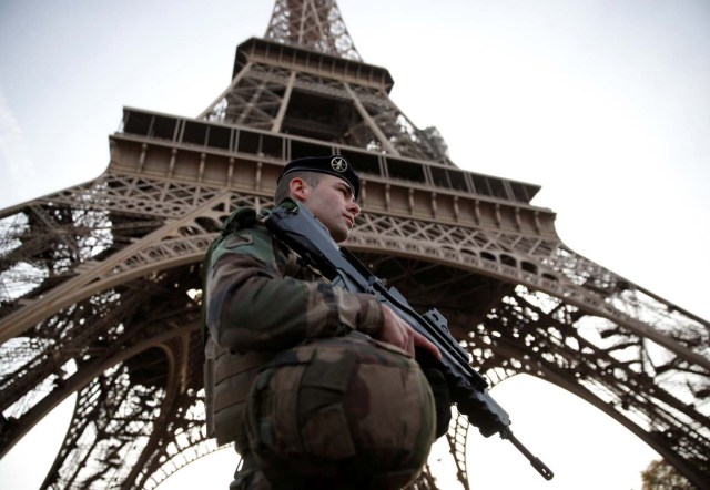 A French soldier stands guard under the Eiffel Tower, as France officially ended a state of emergency regime, replacing it with the introduction of a new security law, in Paris, France, November 1, 2017. REUTERS/Christian Hartmann