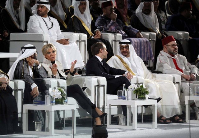 French President Emmanuel Macron (C-R) and his wife Brigitte Macron (C-L) speak with Abu Dhabi Crown Prince Mohammed bin Zayed al-Nahyan (R) and Ruler of Dubai Sheikh Mohammed bin Rashid al-Maktoum during the inauguration of the Louvre Abu Dhabi Museum in Abu Dhabi, UAE, November 8, 2017.   Picture taken November 8, 2017.   REUTERS/Ludovic Marin/Pool