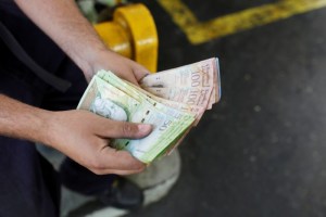 Venezuela acumula 15 trimestres de recesión económica, según la AN