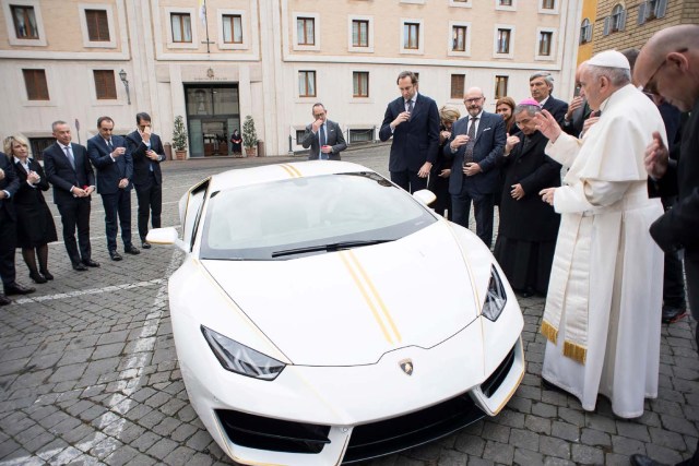 Pope Francis blesses a Lamborghini Huracan prior to his Wednesday general audience in Saint Peter's square at the Vatican, November 15, 2017. Osservatore Romano/Handout via Reuters ATTENTION EDITORS - THIS IMAGE WAS PROVIDED BY A THIRD PARTY. NO RESALES.