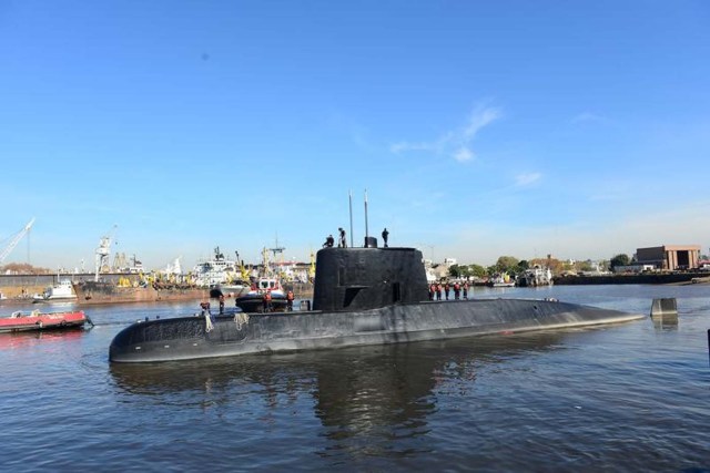 Foto de archivo del submarino militar argentino ARA San Juan zarpando del puerto de Buenos Aires, en Argentina. Imagen tomada el 2 de junio del 2014 y difundida por la Armada Argentina. ATENCIÓN EDITORES: ESTA FOTOGRAFÍA HA SIDO PROVISTA POR UN TERCERO.