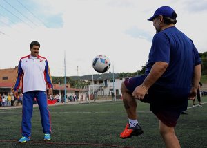 Al igual que con Venezuela, Maduro fracasó en el fútbol (FOTOS+Maradona)