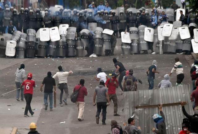 El Comisionado de los Derechos Humanos en Honduras indicó que las protestas violentas "ponen en riesgo la vida y la integridad física de las personas y la seguridad de los bienes". Foto archivo