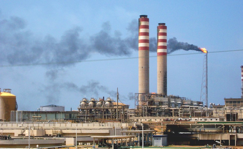 Platts: Pdvsa intenta reanudar la producción de gasolina