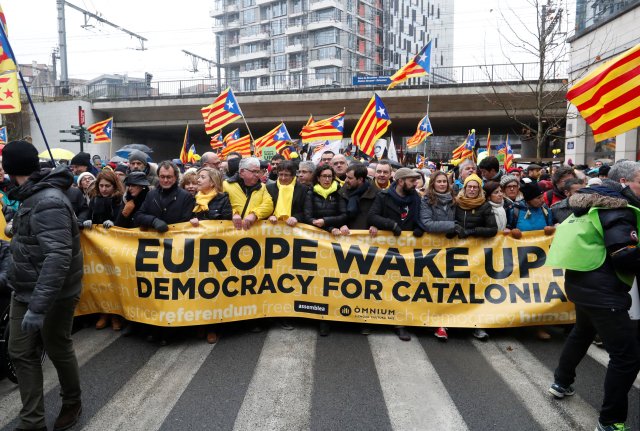 El depuesto líder catalán Carles Puigdemont participa en un mitin a favor de la independencia de Cataluña, en Bruselas, en Bruselas, Bélgica, el 7 de diciembre de 2017. REUTERS / Yves Herman