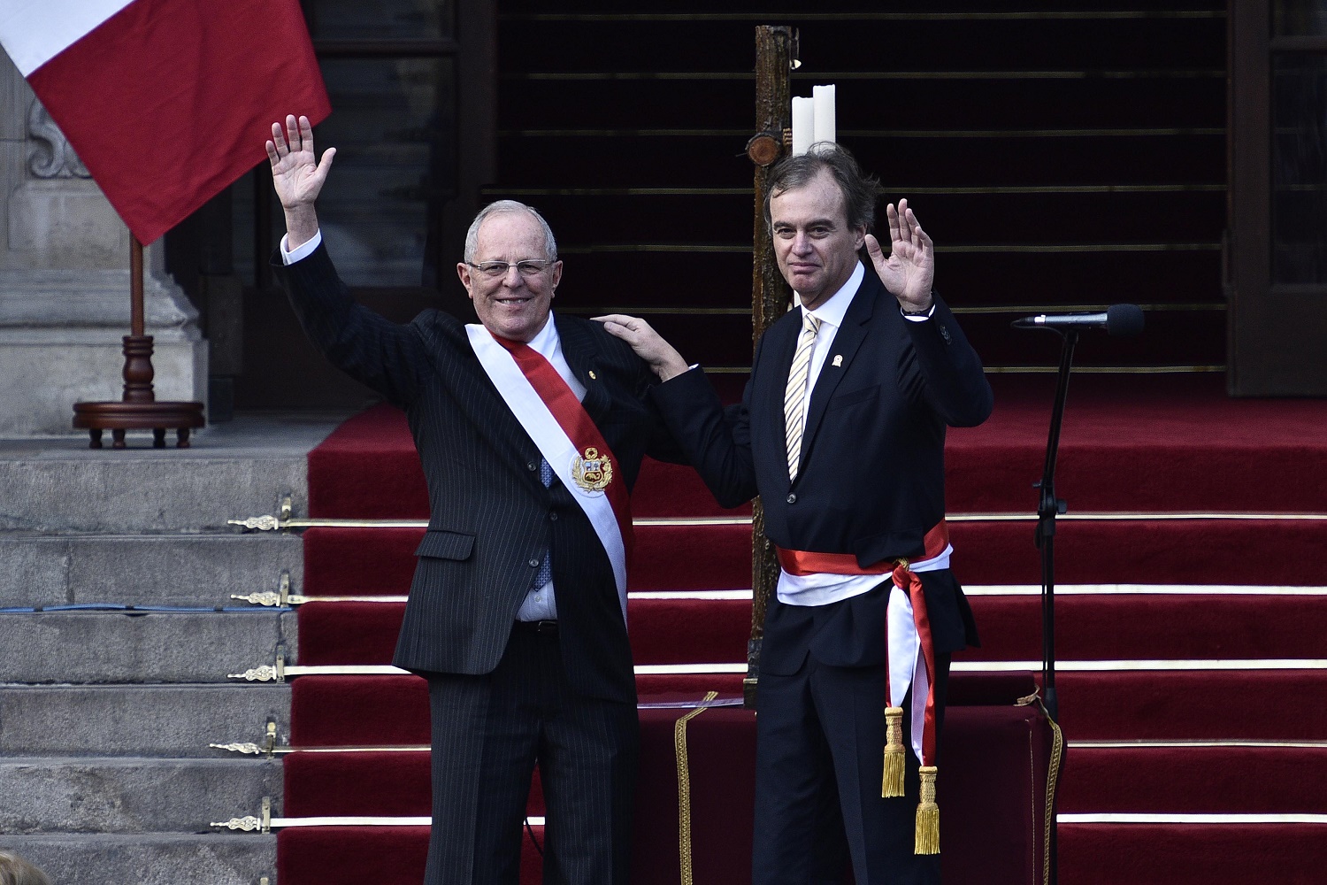 Ministro peruano Carlos Basombrío renunció al cargo, tras intento de destitución de Kuczynski