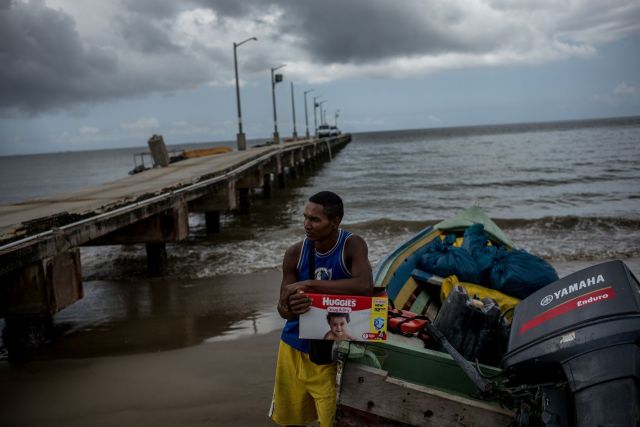 Gabriel, pescador venezolano convertido en contrabandista, en Cedros, Trinidad.FOTÓGRAFO: ALEJANDRO CEGARRA PARA BLOOMBERG BUSINESSWEEK