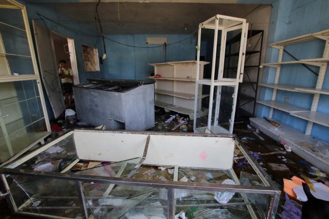 A general view of the damage at a mini-market after it was looted in Puerto Ordaz, Venezuela January 9, 2018. REUTERS/William Urdaneta?