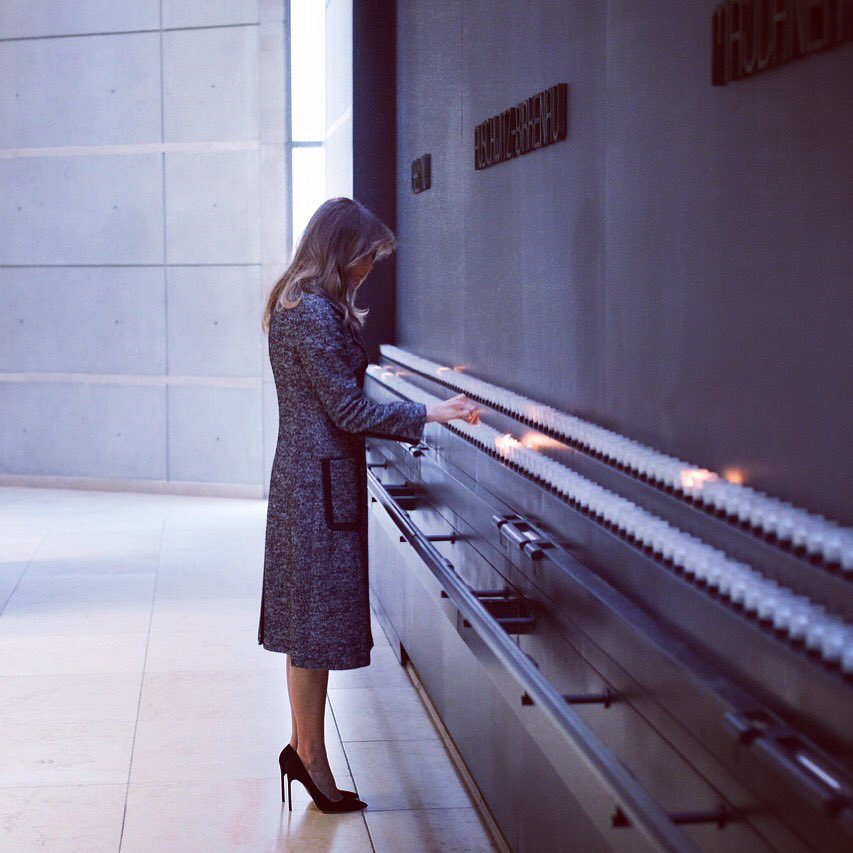 Melania Trump visita memorial del Holocausto tras cancelar su viaje a Davos (Fotos)