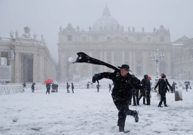 A young priest throws a snow ball during a heavy snowfall in Saint Peter's Square at the Vatican February 26, 2018. REUTERS/Max Rossi TPX IMAGES OF THE DAY