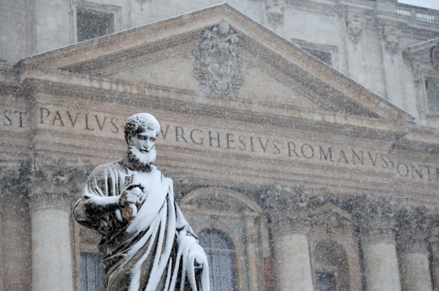 The statue of Saint Peter is pictured during a heavy snowfall in Saint Peter's Square at the Vatican February 26, 2018. REUTERS/Max Rossi