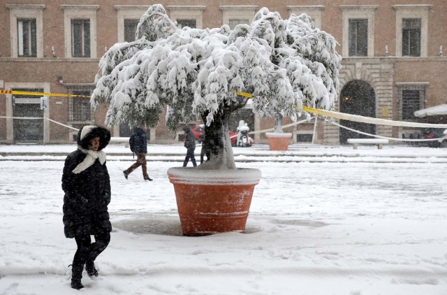 A woman walks during a heavy snowfall in Rome, Italy February 26, 2018. REUTERS/Max Rossi