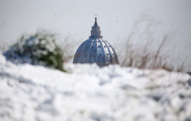 Saint Peter's Basilica dome is seen from afar after a heavy snowfall, in Rome, Italy February 26, 2018. REUTERS/Alessandro Bianchi
