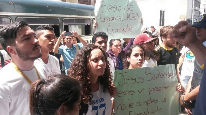 Alumnos de la Universidad de Carabobo exigieron a la gobernación mejorar los servicios estudiantiles