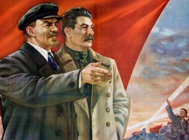 Lenin y Stalin con la Bandera Roja