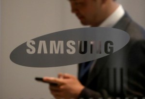 Samsung estudia quejas de que sus móviles han mandado fotos sin permiso