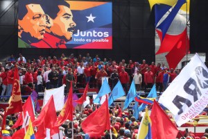 La maquinaria de propaganda de Nicolás Maduro y su parecido con la de Stalin (+Fotocomparación)