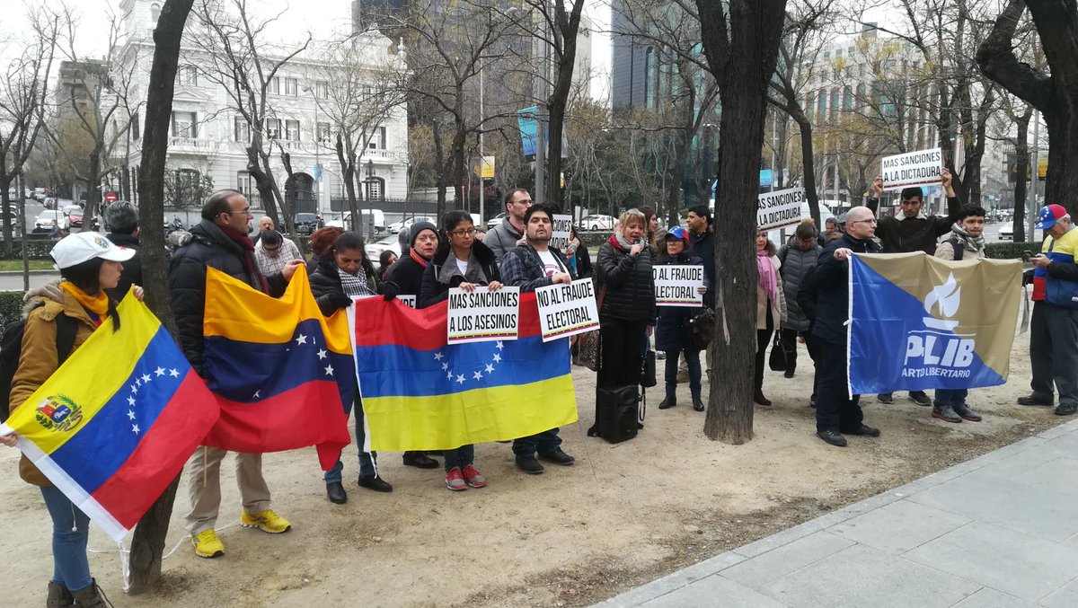 Venezolanos en Madrid salen a la calle en apoyo a sanciones de la Unión Europea (fotos)
