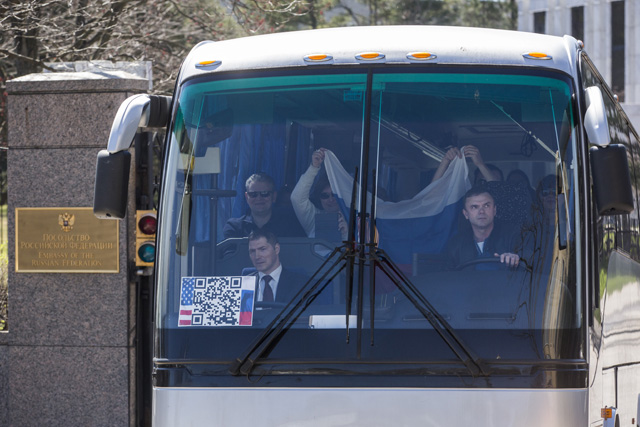 Russian diplomats expelled by the US after a nerve agent attack on a former spy, leave their embassy in Washington, D.C, March 31, 2018.   Along with the family members a total of 171 people will leave the United States on Saturday on two planes. / AFP PHOTO / ZACH GIBSON