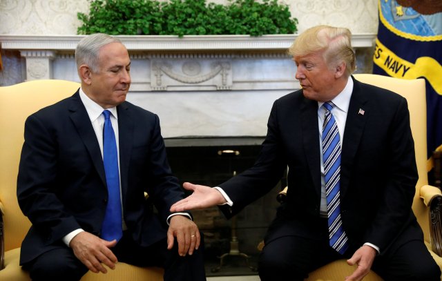 U.S. President Donald Trump meets with Israel Prime Minister Benjamin Netanyahu in the Oval Office of the White House in Washington, U.S., March 5, 2018. REUTERS/Kevin Lamarque     TPX IMAGES OF THE DAY