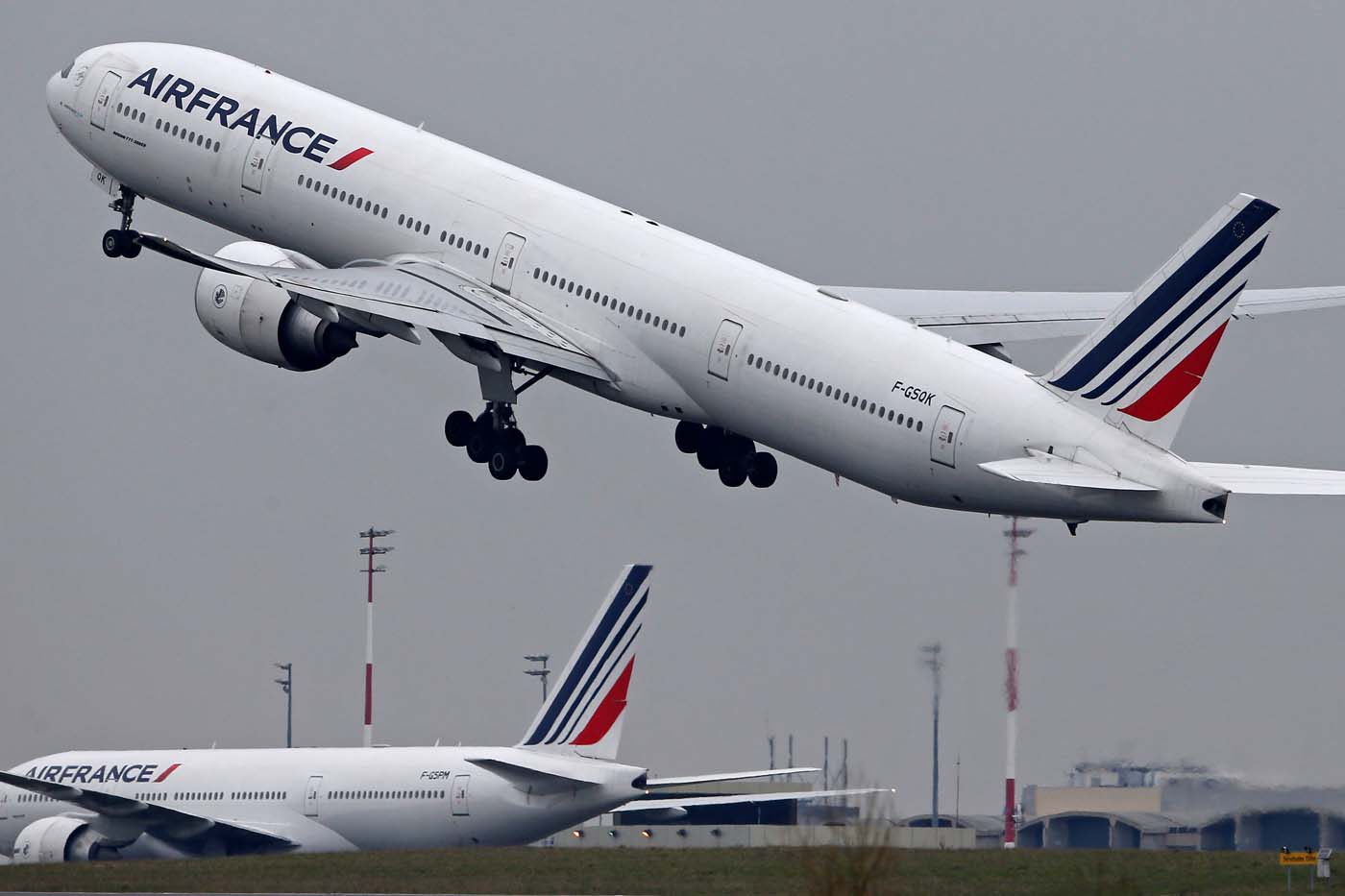 Air France recurre a suprimir una cuarta parte de sus vuelos por huelga