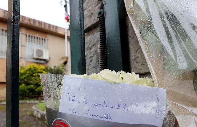 Flowers and messages in tribute to the victim are seen in front of the Gendarmerie of Carcassonne, the day after a hostage situation in Trebes, France March 24, 2018. REUTERS/Regis Duvignau