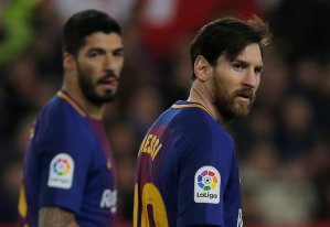 Messi y Luis Suárez impiden al final la primera derrota del Barça