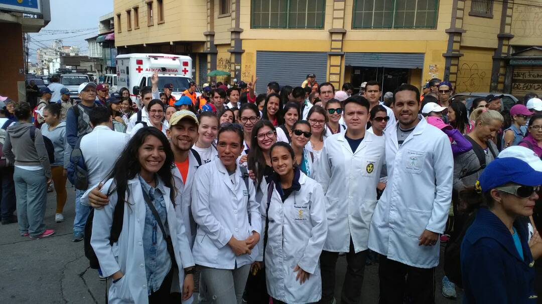 Médicos de Mérida se unieron al viacrucis este Lunes Santo (fotos)
