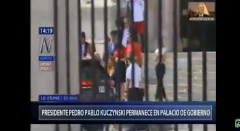 Kuczynski deja el Palacio de Gobierno tras presentar su renuncia (Video)