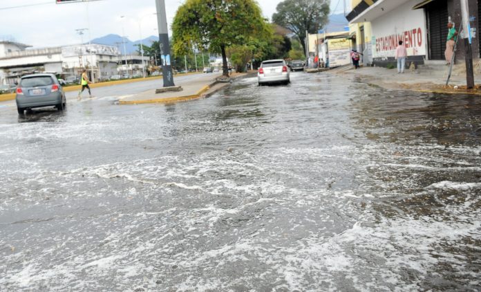Lluvias y fuertes vientos afectan varios municipios de Carabobo