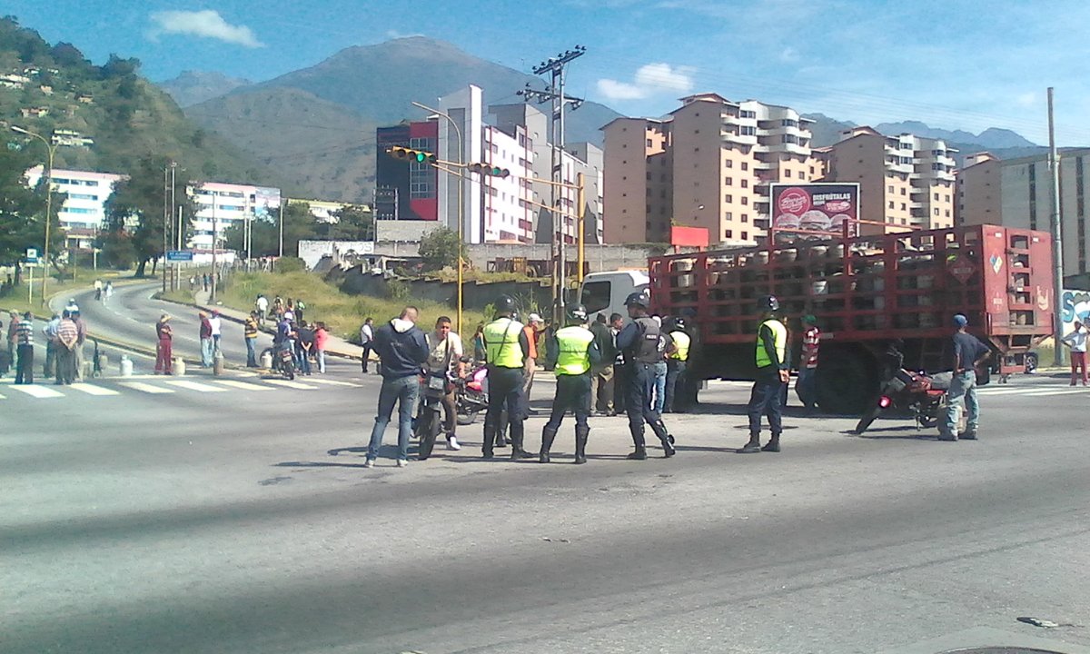 En Mérida, secuestran camión de Pdvsa durante protesta por gas doméstico #16Mar (Fotos)