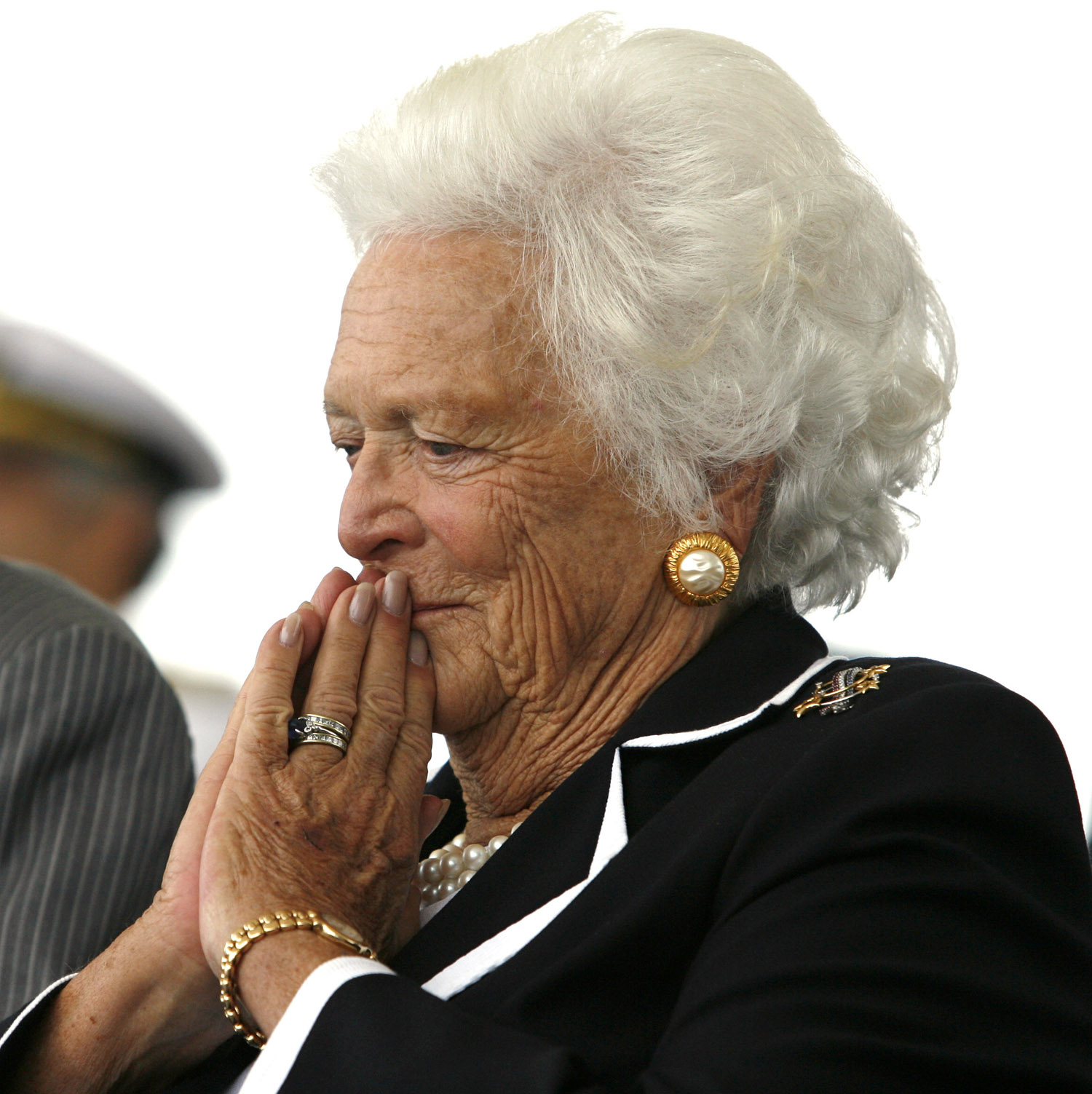 Estratega de Trump insulta a fallecida exprimera dama Barbara Bush