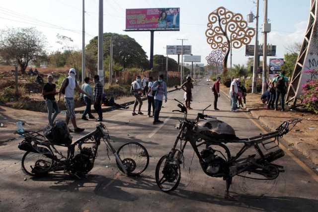 Charred police motorcycles vandalised by demonstrators are seen during a protest over a controversial reform to the pension plans of the Nicaraguan Social Security Institute (INSS) in Managua, Nicaragua April 20, 2018. REUTERS/Oswaldo Rivas