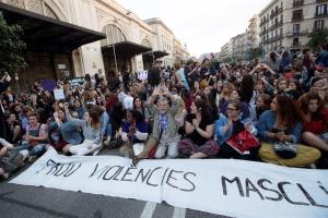Tercer día de protestas en España contra polémica sentencia por abuso sexual (Fotos)