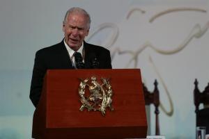 Muere expresidente y alcalde Álvaro Arzú, firmante de pacto de paz en Guatemala