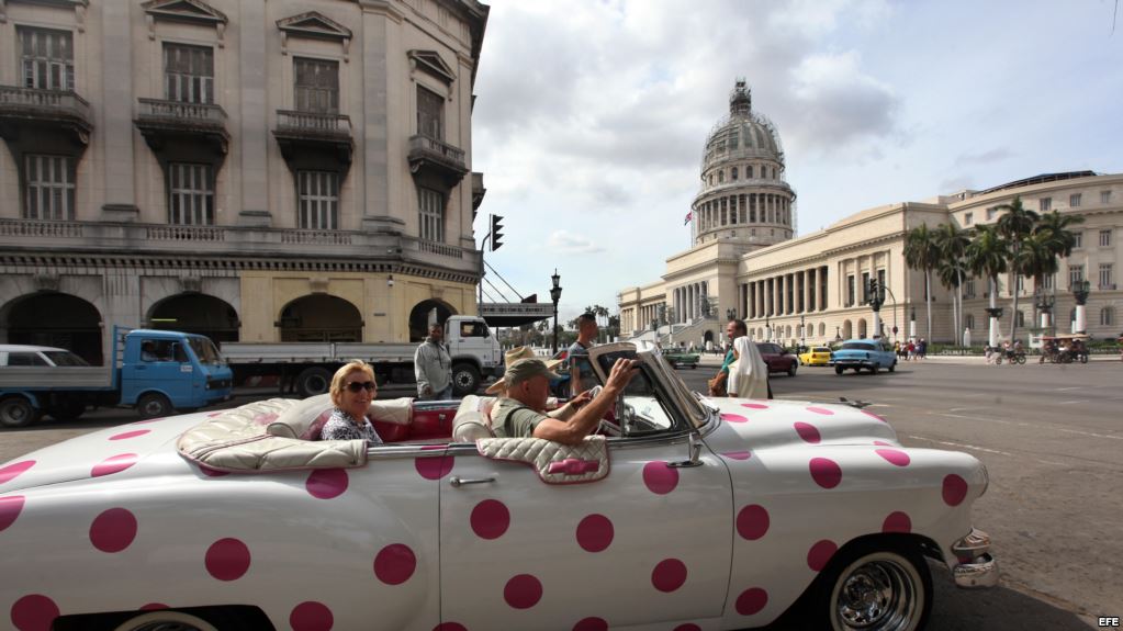 Cubanos alarmados por la disminución del turismo