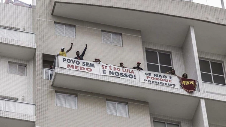 Manifestantes ocupan el apartamento por el que Lula fue condenado a prisión (fotos y video)