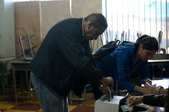 A man cast his ballot during the presidential election at a polling station in San Jose, Costa Rica on April 1, 2018 REUTERS/Jose Cabezas