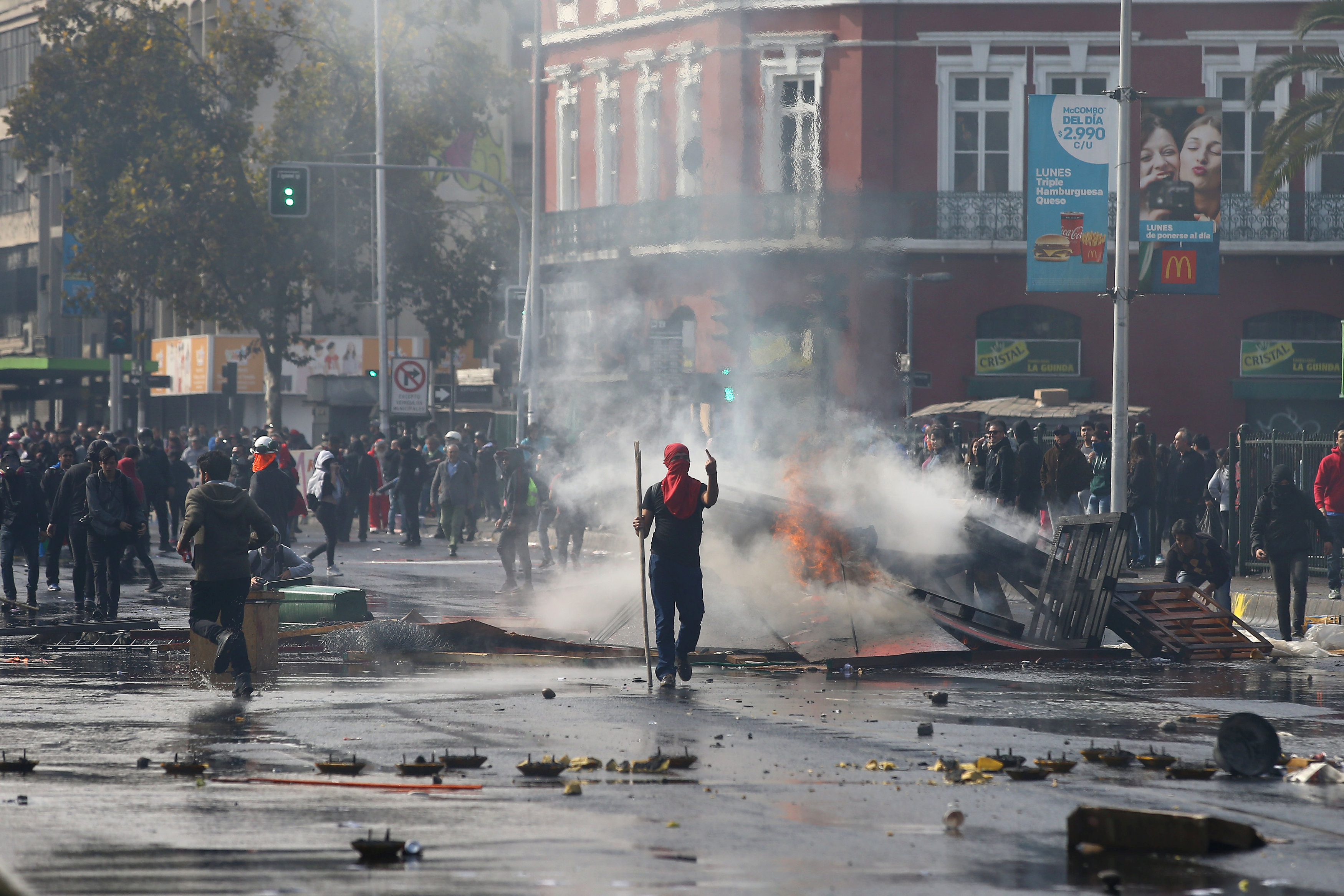 Disturbios y detenidos en Chile durante marchas por el Día del Trabajador #1May