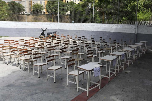 A polling station stands empty during the presidential election in Caracas, Venezuela, May 20, 2018. REUTERS/Marco Bello