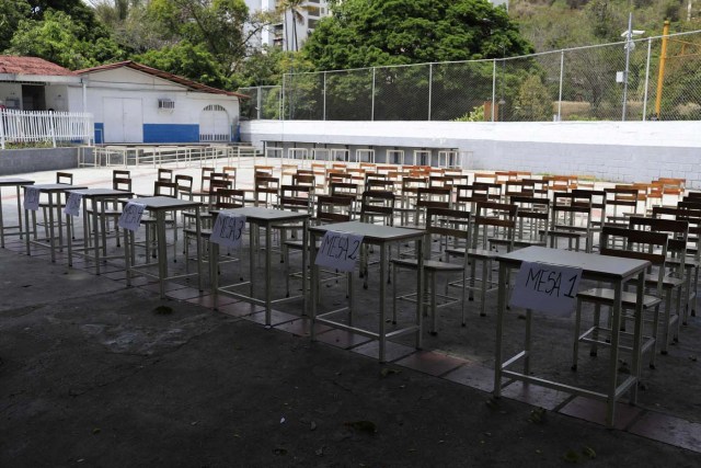 A polling station stands empty during the presidential election in Caracas, Venezuela, May 20, 2018.