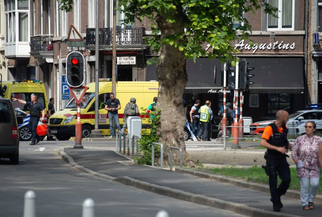 Los agentes de policía son vistos después de un tiroteo en Lieja, Bélgica, el 29 de mayo de 2018. REUTERS / Thomas Van Ass. BÉLGICA FUERA. NO RESALES SIN ARCHIVO