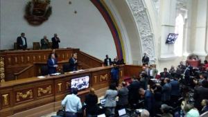 AN rechaza imposición del Gobierno bolivariano de censar vehículos y racionar la gasolina