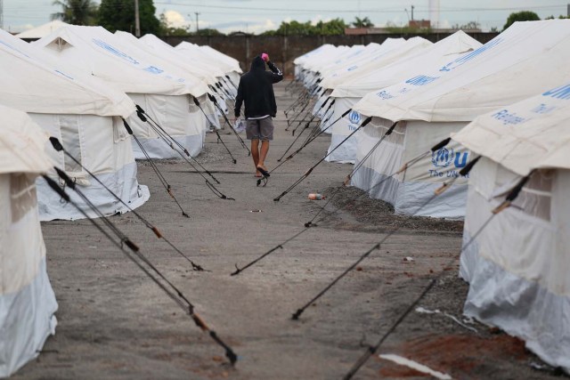 BRA104. BOA VISTA (BRASIL), 03/05/2018 - Vista hoy, jueves 3 de mayo de 2018, del refugio mantenido por el alto comisionado de las Naciones Unidas para los refugiados, en la ciudad de Boa Vista, capital del estado de Roraima (Brasil). Unos 6.000 venezolanos están en una situación de "vulnerabilidad" en Boa Vista, punto de llegada para muchos de los que huyen de la crisis en ese país caribeño, informaron hoy fuentes oficiales. EFE/Joédson Alves