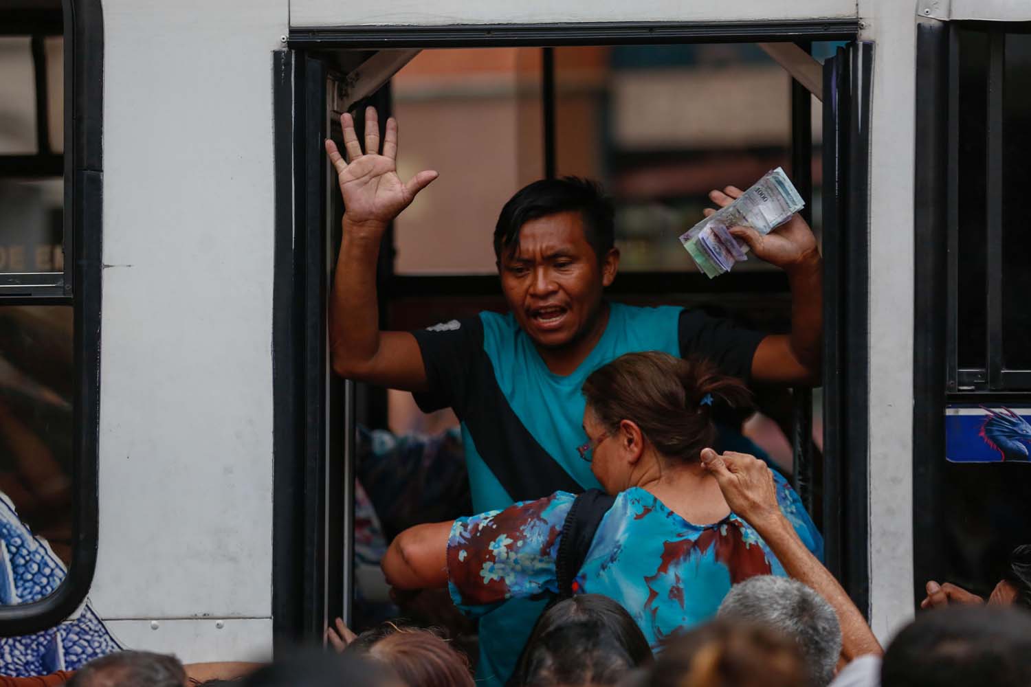 Transportistas de Caracas piden aumento de pasaje a 20.000 bolívares