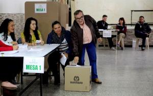 Timochenko vota por primera vez para que las elecciones traigan reconciliación