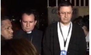 Obispos de la Conferencia Episcopal llegan a El Helicoide para atender petición de los presos (video)